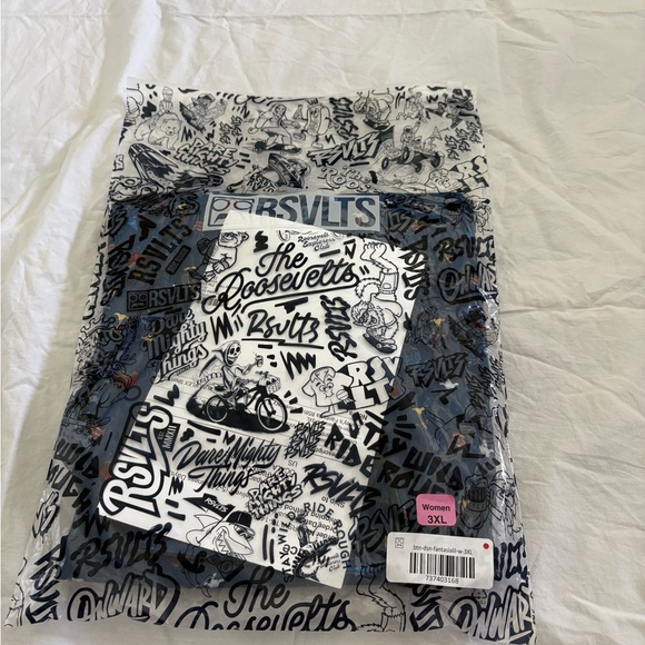 Women’s 3XL Disney RSVLTS Sorcerer Mickey 95th Anniversary Button Down - Picture 7 of 7